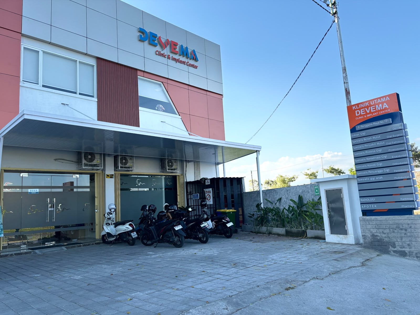 Tampak depan Devema Clinic & Implant Center